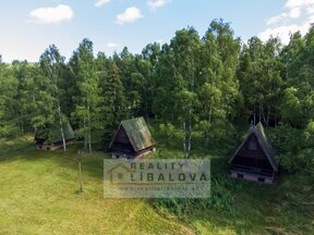 Prodej komplexu čtyř rekreačních chat s pozemkem, Kyjov u Krásné Lípy
